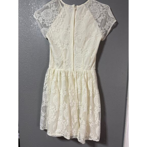 H&M Divided Lace Dress Cream  Size 2 - Picture 3 of 3